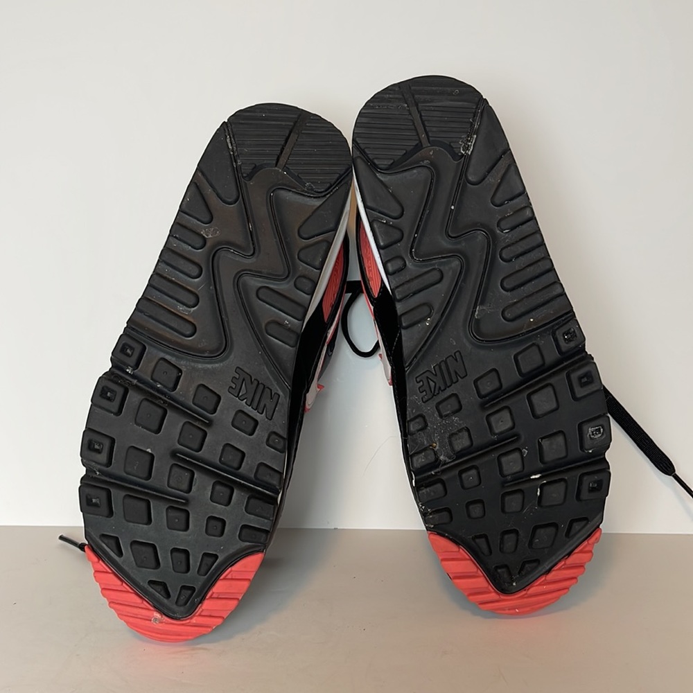 Nike Air Max, Wm’s Sz 8.5, black and coral/pink - Picture 5 of 6